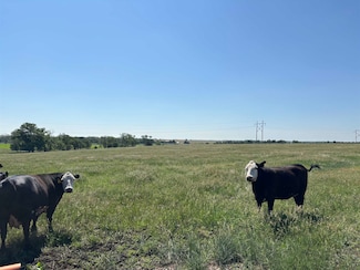 1361 NW 50 Ave, Hoisington, KS 67544