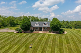 31 Sutton Ln, Washington, PA 15301