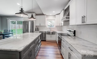 3612 Cobbleridge Dr, Charlotte, NC 28215