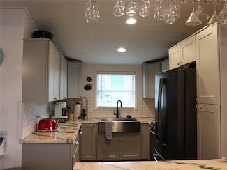 4214 Reeves Dr, Galveston, TX 77554