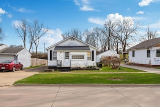 1210 W Robinson St, Knoxville, IA 50138