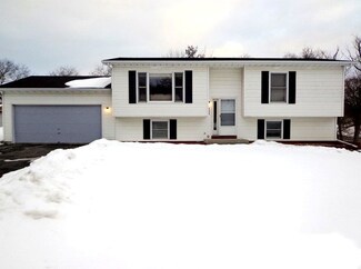 5002 N Westwood Dr, McHenry, IL 60051