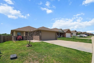 6005 NW Sherman St, Bella Vista, AR 72713