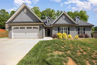 429 Winchester Dr, King, NC 27021