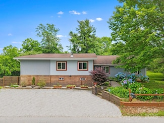 419 E Blue Ridge Rd, East Flat Rock, NC 28726