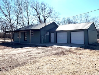 207 E Division St, White Lake, SD 57383