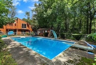 17 Crowningshield Dr, Paxton, MA 01612