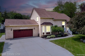3928 Nearing Rd, Rochester Hills, MI 48309