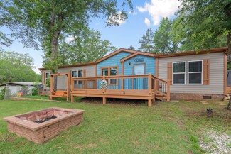 1211 Tugaloo Heights Cir, Fair Play, SC 29643