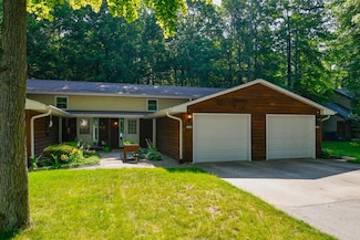 3668 S Timber Trail Unit 3, Suamico, WI 54173
