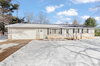 1464 Mardan Dr, Adrian, MI 49221