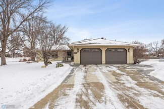 3925 River Dr S, Fargo, ND 58104