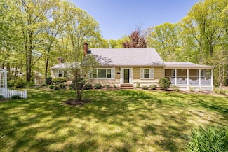 313 Bennett Rd, Hampden, MA 01036