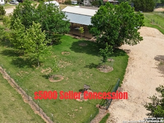 127 Mountain View Dr, Bandera, TX 78003