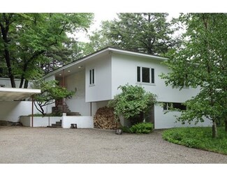 154 Trapelo Rd, Lincoln, MA 01773