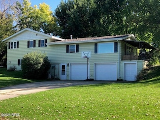 322 9th St W, Clear Lake, SD 57226