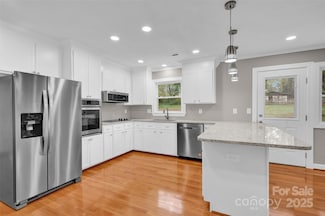 130 Island Park Ln, Statesville, NC 28625