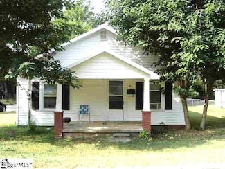 211 Cora St, Laurens, SC 29360