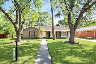 5227 Willowbend Blvd, Houston, TX 77096