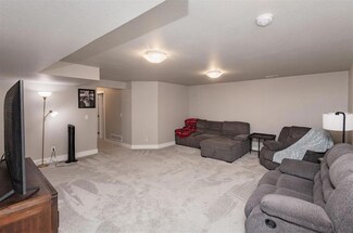 705 SE Drumlin Dr, Waukee, IA 50263