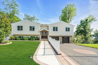 68 Manchester Rd, Huntington, NY 11743