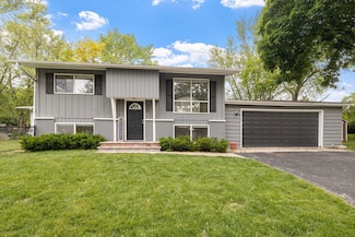 300 N 3rd St, Elburn, IL 60119