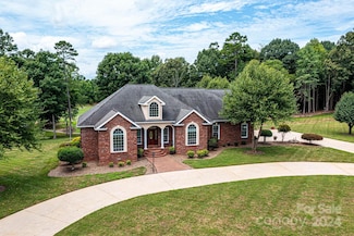 180 Catawba Shores Ln, Hickory, NC 28601