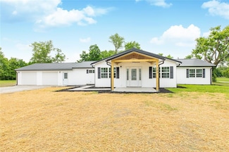 702 E Warren St, Bunker Hill, IL 62014