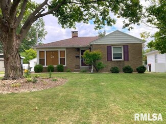 4204 N Devon Ln, Peoria, IL 61614