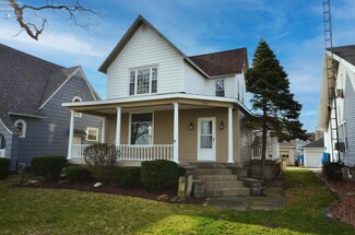 1006 E Perry St, Port Clinton, OH 43452