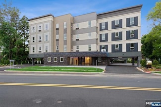 1070 River Rd Unit 410, New Milford, NJ 07646