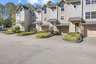 19 Hawthorne Dr Unit 104, New London, CT 06320