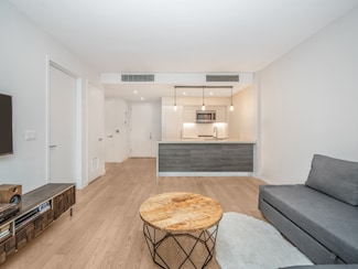 505 W 43rd St Unit 5L, New York, NY 10036
