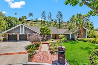 1821 Overview Cir, Santa Ana, CA 92705
