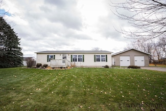 196 E Peck Lake Rd, Ionia, MI 48846
