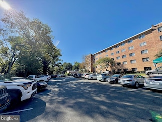 750 S Dickerson St Unit 213, Arlington, VA 22204