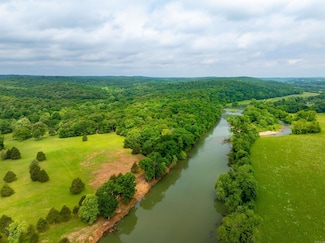 169 N Spring St, Hardy, AR 72542