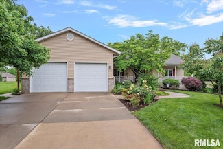 142 Lilac Ln, Chatham, IL 62629