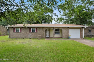 2913 Ladnier Rd, Gautier, MS 39553