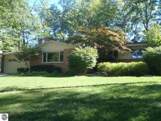 710 Bloomfield Rd, Traverse City, MI 49686