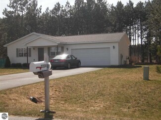 2228 Sadie Ln, Grawn, MI 49637