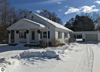 10678 E Cherry Bend Rd, Traverse City, MI 49684