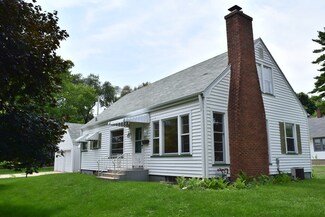 1040 Grand Ave, Aurora, IL 60506