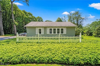 3988 Lake Rd, Conneaut, OH 44030