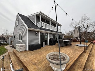 1390 Bamford Dr, Waterford, MI 48328