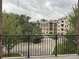 1800 Amberley Ct Unit 301, Lake Forest, IL 60045