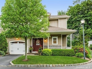5 Stratford Place, Huntington, NY 11743