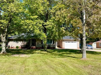 2566 Akins Rd, Broadview Heights, OH 44147