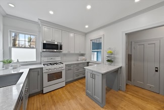 103 Ellenbecker Rd, Thiensville, WI 53092