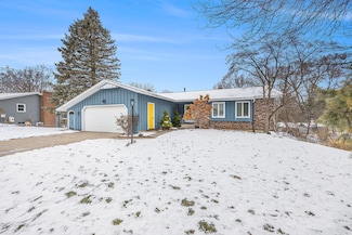 2075 Foxridge Dr NE, Grand Rapids, MI 49505